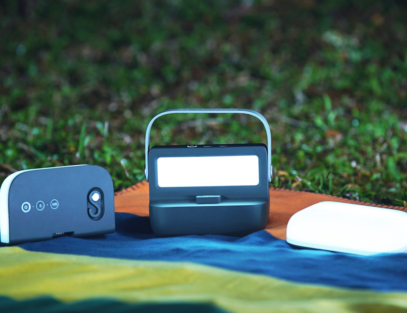 Outdoor equipment，Adventure lamp，portable source，GPS positioning，Radio notification，Smart connection，industrial design，